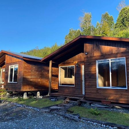 Cabanas & Tinajas Entre Volcanes Hornopirén Eksteriør billede