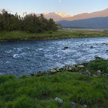 Cabanas & Tinajas Entre Volcanes Hornopirén Eksteriør billede