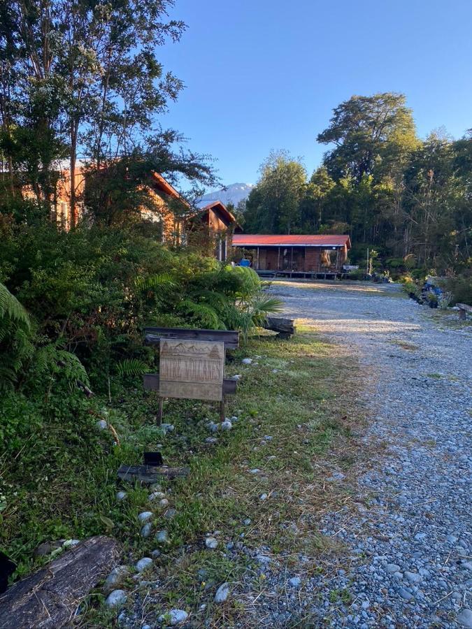 Cabanas & Tinajas Entre Volcanes Hornopirén Eksteriør billede