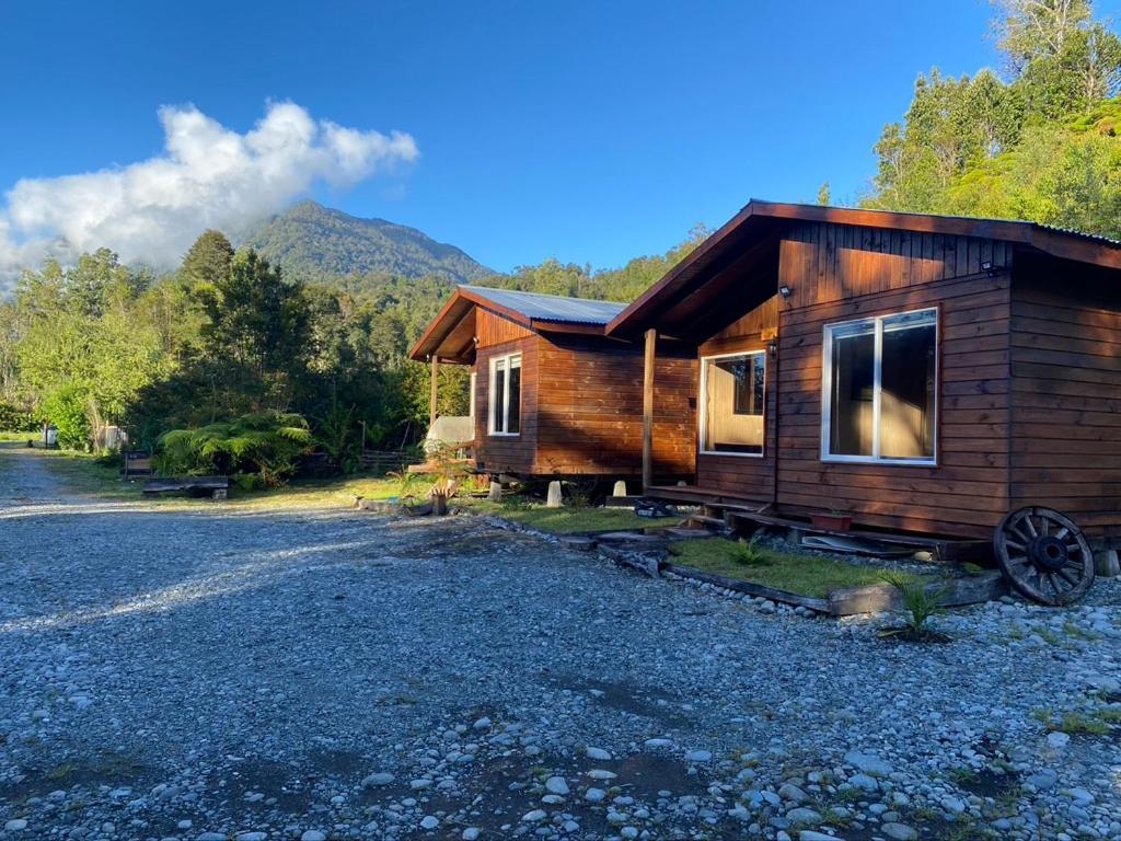 Cabanas & Tinajas Entre Volcanes Hornopirén Eksteriør billede